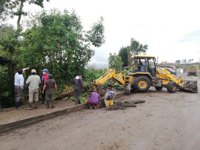 Daños. En zonas rurales y urbanas se puede apreciar los estragos que las lluvias de marzo deja en el cantón Montúfar. Daños. En zonas rurales y urbanas se puede apreciar los estragos que las lluvias de marzo deja en el cantón Montúfar.