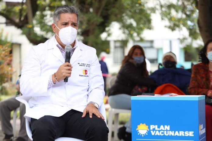 FIGURA. Camilo Salinas, ministro de Salud, dio breves declaraciones durante un evento público este 12 de abril de 2021.