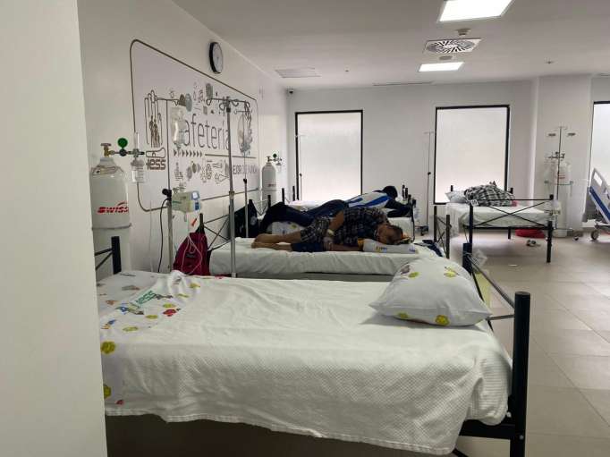 Situación. En el hospital IESS Sur la cafetería se convirtió en espacio para pacientes con Covid-19.