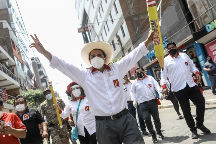 Pedro Castillo gana por casi el doble a Keiko Fujimori en Perú, según un sondeo