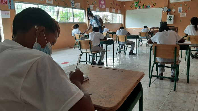 REAPERTURA. Nueve instituciones educativas de las zonas rurales del cantón Esmeraldas retornaron a clases presenciales luego de aprobarse el PICE.