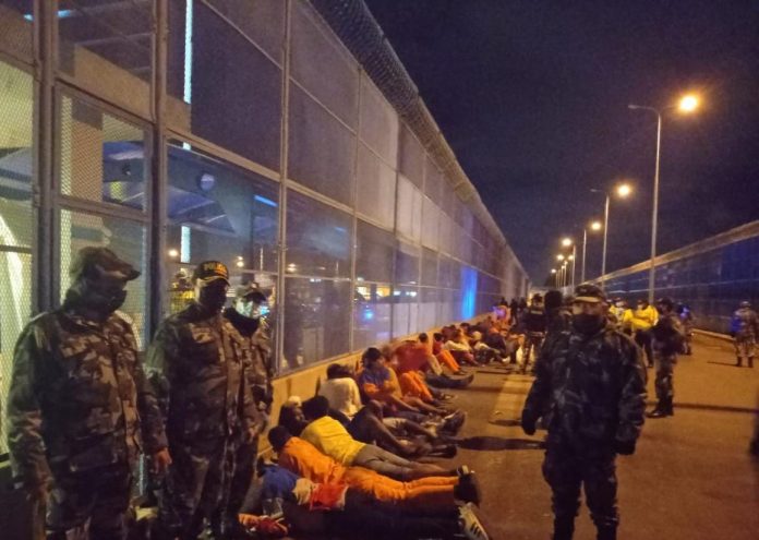 AMOTINAMIENTO. Las cárceles de Guayaquil y Latacunga fueron nuevamente escenario de enfrentamientos que dejaron heridos y muertos.