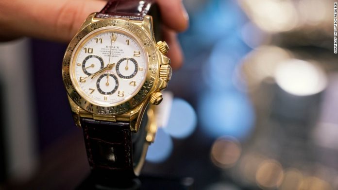 Los ladrones robaron alrededor de seis mil dólares en relojes en Ficoa.