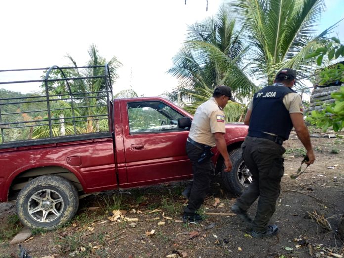 RECUPERACIÓN. Policía Nacional halló camioneta robada, tras la alerta de su propietario que fue secuestrado y abandonado por cuatro antisociales armados.