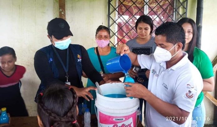 Comunidad aprendió a preparar suavizantes Comunidad aprendió a preparar suavizantes