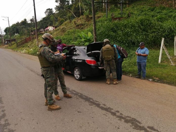 FOTO NOTA MUNICIONES DECOMISO. Fuerzas Armadas realizaron operativo en carretera. Se decomisaron varias municiones.