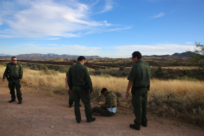 Operativo joven de 19 años es detenido en la frontera con Estados Unidos (Foto: Cancillería Ecuador)