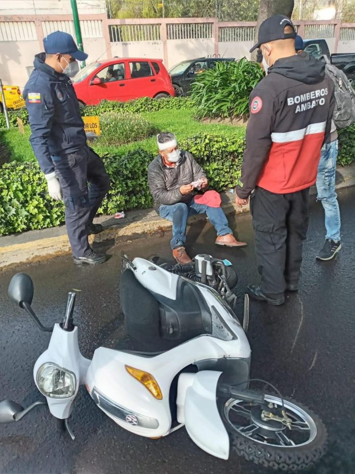 Un adulto mayor resultó herido al conducir un scooter eléctrico.