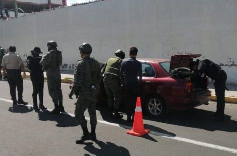 Control. Personal policial fue dispuesto en los alrededores de los centros penitenciarios de Ambato y Latacunga.