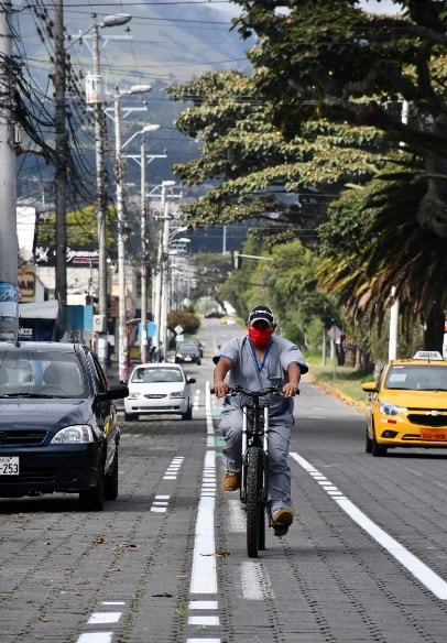 Espacio. En las avenidas El Retorno y Jaime Rivadeneira ya se levantó la señalética de las ciclovías.