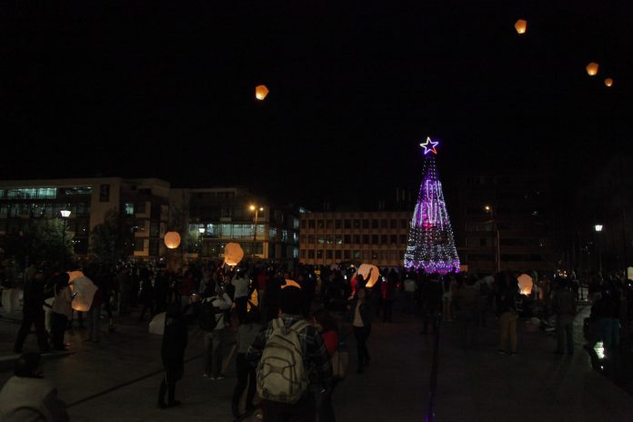 Foto referencial. Encendido del árbol de Navidad de la Asamblea en el año 2017.