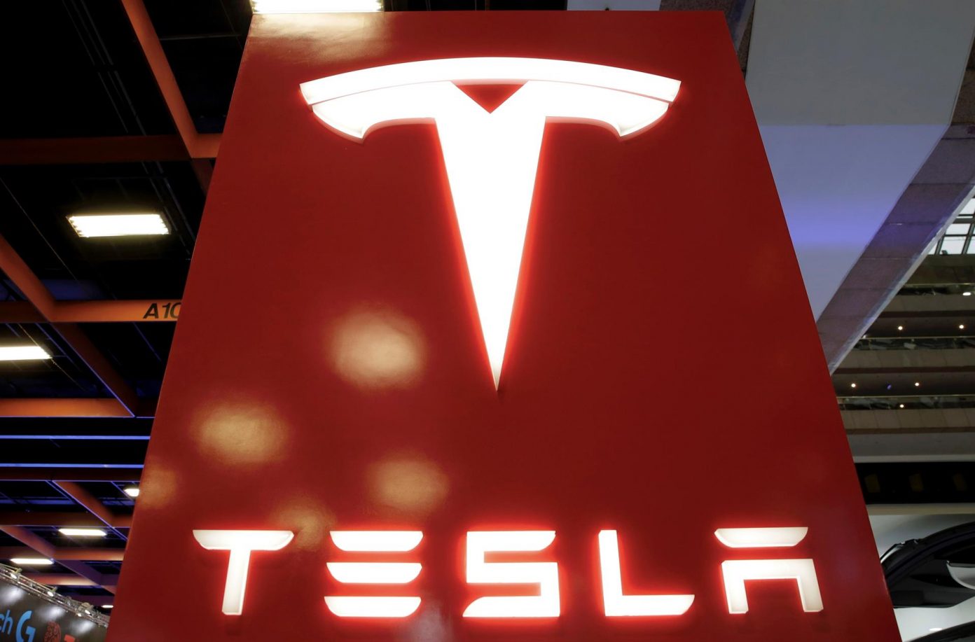 Tesla, acusada de fomentar el acoso a mujeres