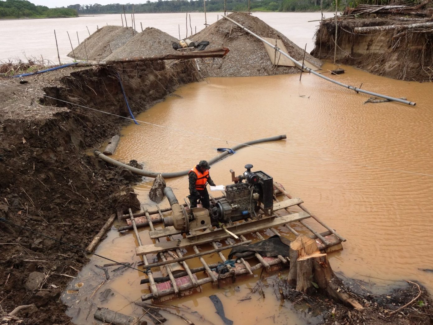 Ecuador pierde económica y ambientalmente con la minería ilegal