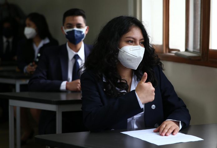 Mayoría de estudiantes dijo ser indiferente al origen, capacidades y raza de sus compañeros.