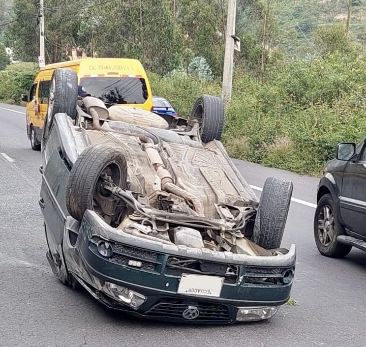 Mañana navideña con choques en Quito