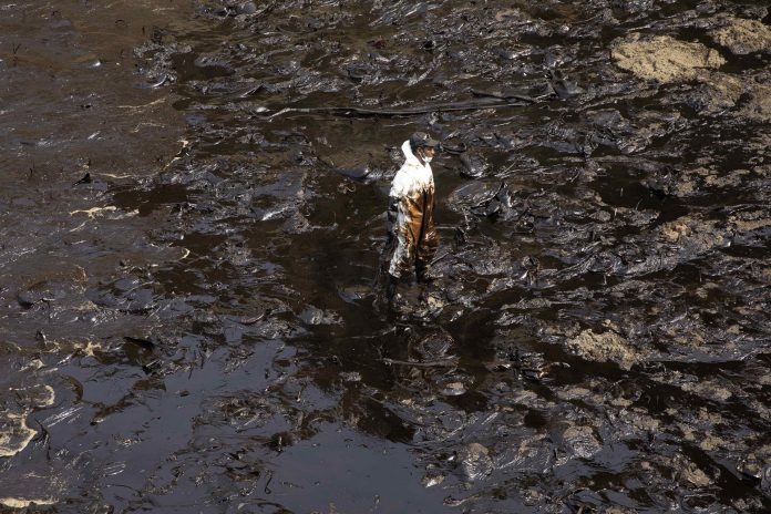 Derrame de petróleo afecta a Lima