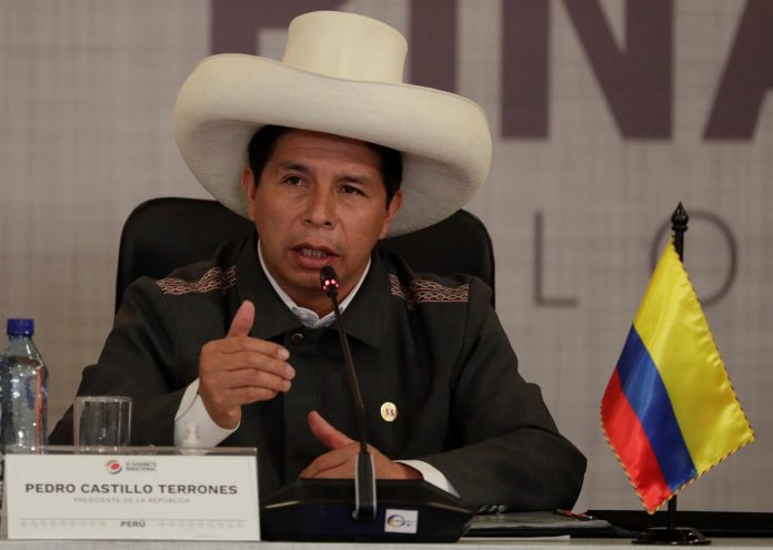 El presidente Castillo intentó minimizar ayer la situación, mostrándola como una renovación normal de su equipo. El presidente Castillo intentó minimizar ayer la situación, mostrándola como una renovación normal de su equipo.
