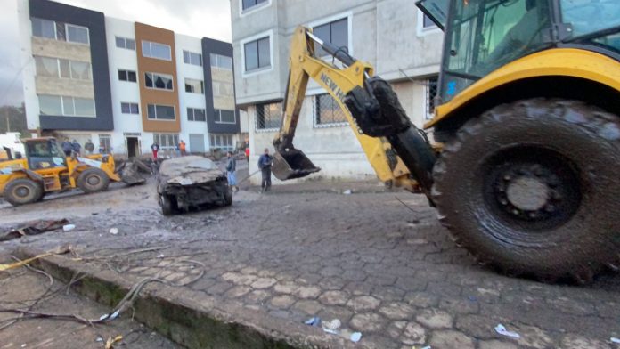 Treinta y siete vehículos quedaron afectados por el aluvión.