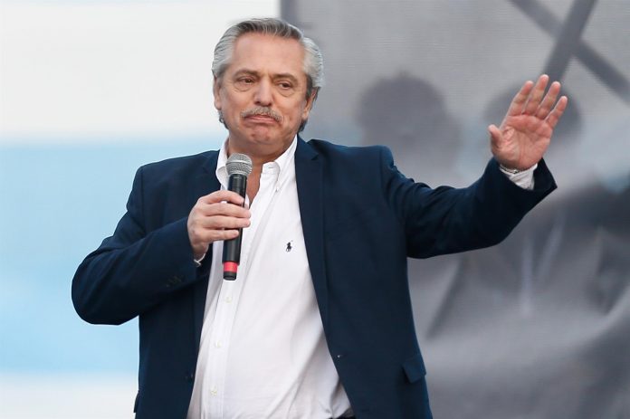 El Mandatario argentino matizó el tema al señalar que la vicepresidenta Cristina Fernández no apoya la posición de su hijo. El Mandatario argentino matizó el tema al señalar que la vicepresidenta Cristina Fernández no apoya la posición de su hijo.