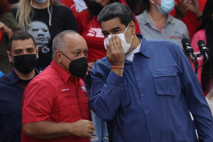 El cruce de intereses entre los líderes chavistas y la milicia es una de las causas de la sobrevivencia del régimen.