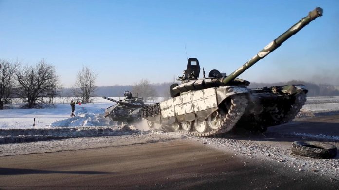 Gran cantidad de elementos y armamento ruso continúa ejecutando 'prácticas' en Bielorrusia.