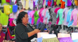 With lower income, only 25% of Ecuadorian women have access to a retirement plan