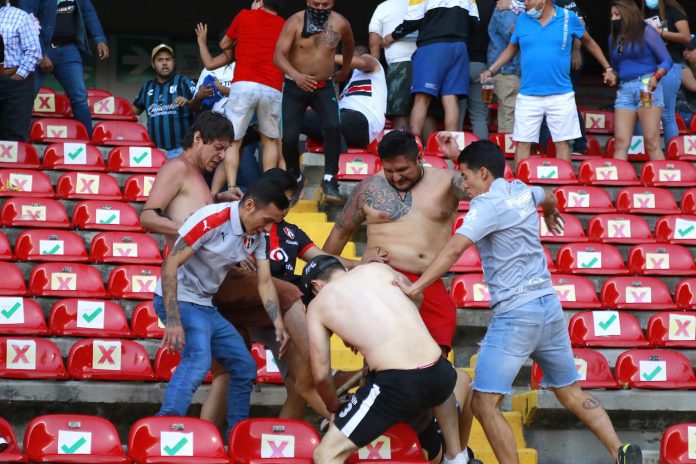 Las escenas de la trifulca en el estadio La Corregidora dieron la vuelta al mundo.