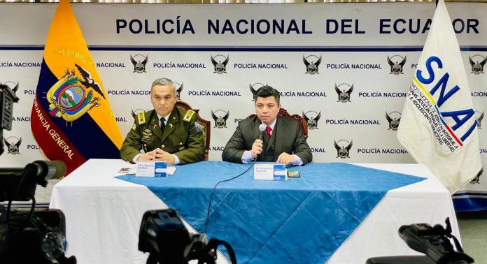 Representantes de la Policía Nacional y SNAI detallaron los requisitos para ser guías.